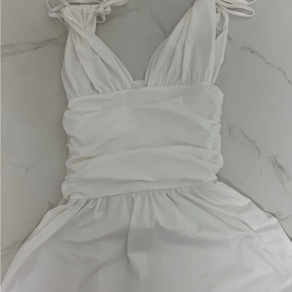 Elegan white dress/ giulia mini dress - Picture 2 of 2